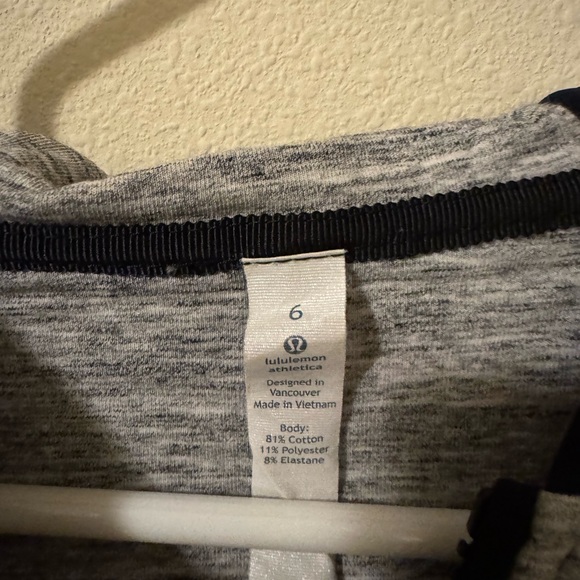 Lululemon size 6 sweatshirt - Picture 3 of 3